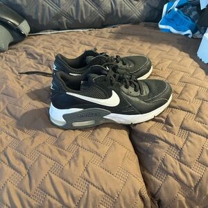 Nike Women's Black and White Sneakers